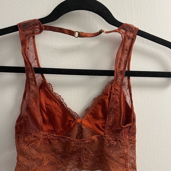 Burnt orange laced bralette top with open back and floral decal - Picture 2 of 2